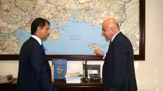 Ο Περιφερειάρχης ΑΜΘ & ο υπουργός Τουρισμού Χάρης Θεοχάρης