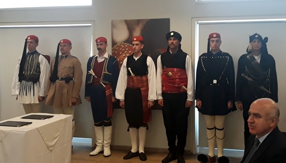 Η Θρακιώτικη φορεσιά εντάχθηκε στην Προεδρική Φρουρά (φωτο)