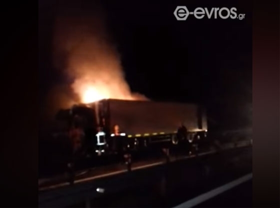 Στις φλόγες τυλίχθηκε νταλίκα στην Εγνατία Οδό (Video)