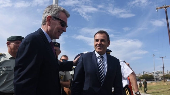 Ο υπουργός Εθνικής Άμυνας, Νίκος Παναγιωτόπουλος και ο Αμερικάνος πρέσβης Τζέφρι Πάιατ