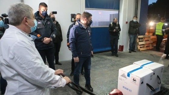 Έφθασαν στην Ελλάδα τα πρώτα εμβόλια - Τo ΓΠΝΑ ετοιμάζεται ως εμβολιαστικό Κέντρο για τους υγειονομικούς 