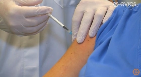 Φωτογραφία των πρώτων εμβολιασμών στο ΠΓΝΑ μέσα από την κάμερα του e-evros.gr.