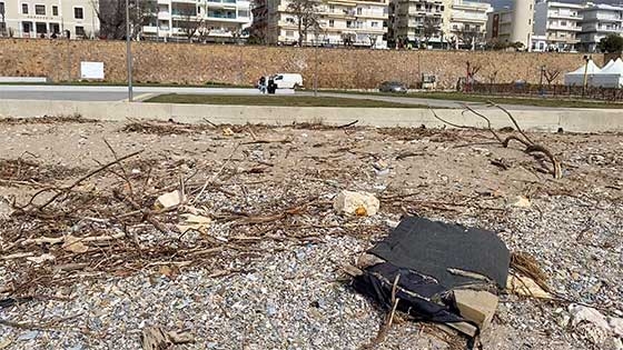 Θλιβερή είναι η εικόνα της παραλιακής στην Αλεξανδρούπολη.