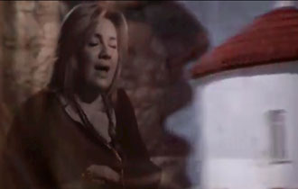 Η Καίτη Μακρή ερμηνεύει την «Τραγουδιά» (video).