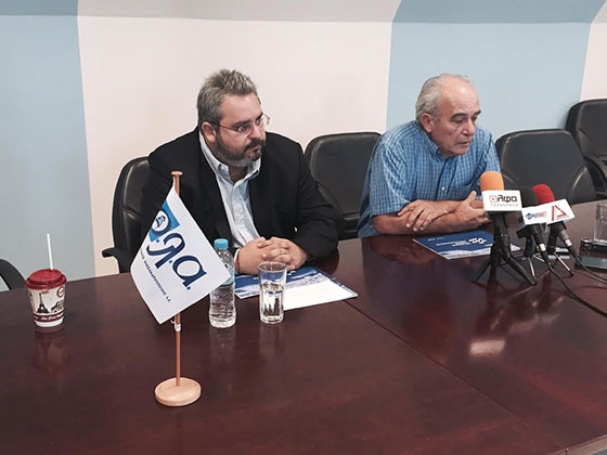 O νέος πρόεδρος του Οργανισμού Λιμένος Αλεξ/πολης, Χρήστου Δούκα, σε κοινή συνέντευξη τύπου με τον απερχόμενο, Σταύρο Σταυράκογλου.