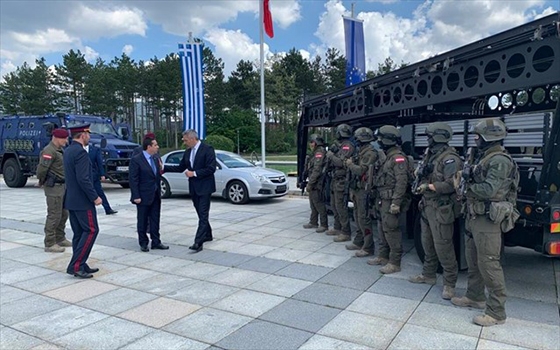 Για τη βοήθεια στον Έβρο παρασημοφόρησε ομάδα ειδικών δυνάμεων ο Ν. Μηταράκης