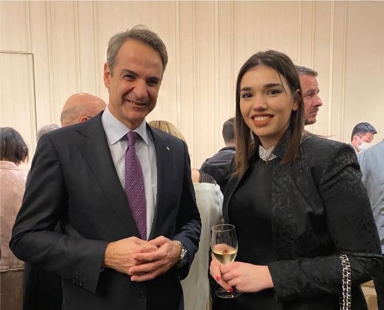 Η Δήμητρα Γιορδαμλή, από την Πρίσμα Ηλεκτρονικά με τον Πρωθυπουργό στην Ιαπωνία