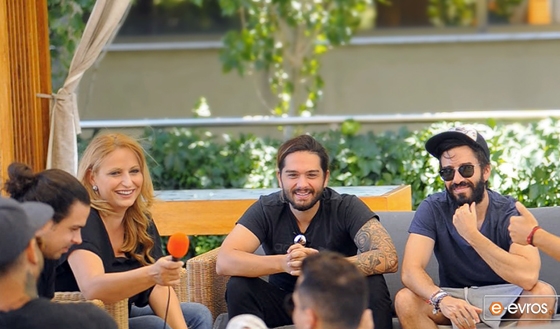 Στιγμιότυπο από τη συνέντευξη που δώσανε οι "ΜΕΛΙSSES".