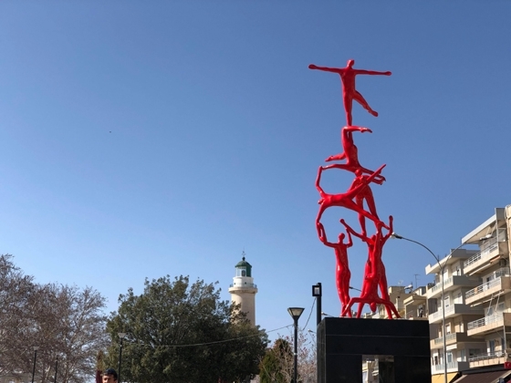 Aleksandrupoli yeni heykeline kavuştu. Kırmızı heykel neye işaret ediyor?