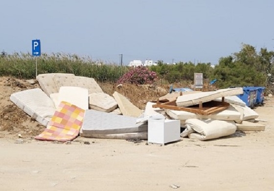 Οι παράνομες χωματερές αποτελούν απειλή για τη δημόσια υγεία και για την πρόκληση πυρκαγιών.