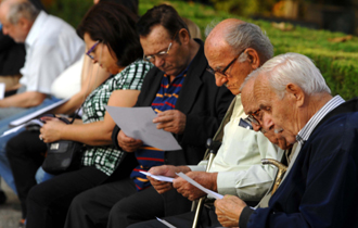 Από τις αρχές του 2015 καθιερώνεται το ποσό των 360 ευρώ ως η ελάχιστη εγγυημένη σύνταξη από το κράτος με βασική προϋπόθεση την 35ετία.