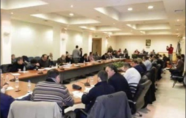 Λόγω μη ύπαρξης ομοφωνίας για τον καθορισμό των θέσεων προβολής των κομμάτων στις εκλογές.