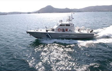 Οι απαραίτητες διαδικασίες για να μεταφερθεί στον Πειραιά για αποκατάσταση είναι χρονοβόρες.