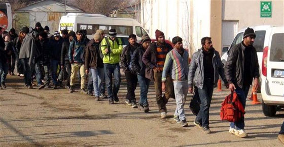 Hurriyet: Έλληνες αστυνομικοί βασανίζουν πρόσφυγες στον Έβρο