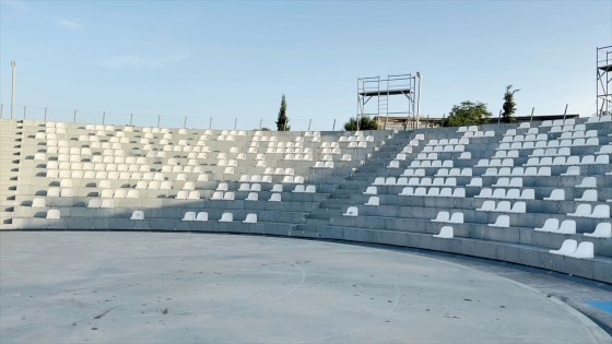 Ξηλωμένα καθίσματα, κατεστραμμένα καθίσματα και η γνωστή αίσθηση της εγκατάλειψης στο θέατρο Αλτιναλμάζη που σε λιγότερο από ένα 24ωρο, θα υποδεχτεί εκατοντάδες κόσμο.