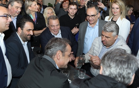 Ο Περιφερειάρχης σε απευθείας επαφή με τον Πρωθυπουργό και άλλα κυβερνητικά στελέχη.