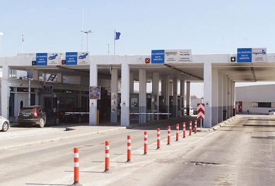 Ντροπή για την Ελλάδα ο συνοριακός σταθμός Κήπων – Ένα εκατομμύριο διελεύσεις και ούτε ένα καρφί!