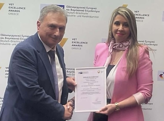 Η Διευθύντρια της ΕΠΑΣ Αλεξανδρούπολης, Καραμπάση Χρυσούλα και ο Διευθυντής του Ευγενιδείου Ιδρύματος, Αποστολίδης Αλέξανδρος.