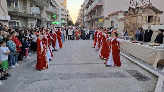 Ο δρόμος ανάμεσα στο Εθνολογικό Μουσείο Θράκης και την Αρμένικη Εκκλησία μεταμορφώθηκε σε μια μεγάλη, ανοιχτή γιορτή.