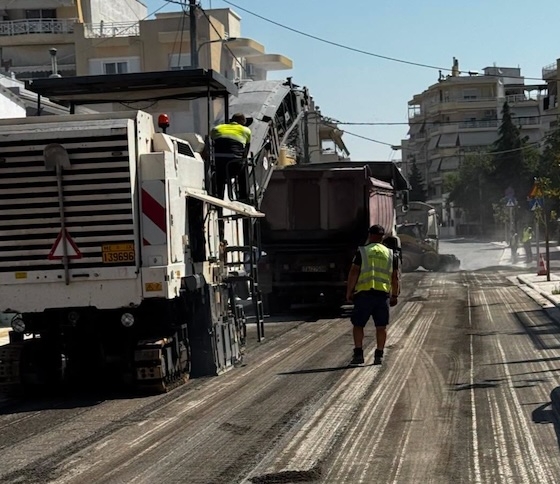 Αυτές τις ημέρες το έργο μπαίνει στην τελική του ευθεία, καθώς πραγματοποιείται το φρεζάρισμα του παλαιού οδοστρώματος. Αμέσως μετά θα ακολουθήσει η στρώση της νέας ασφάλτου.
