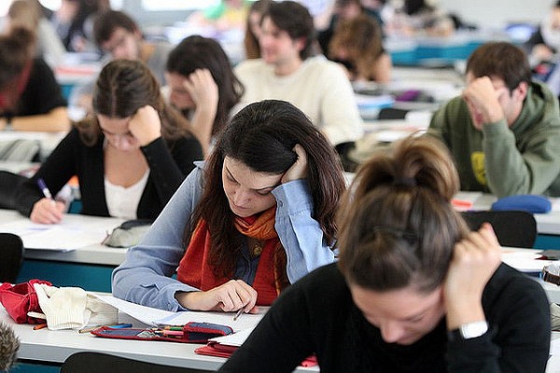 Αφορά τα Ημερήσια και Εσπερινά Γυμνάσια, Γενικά και Επαγγελματικά Λύκεια.