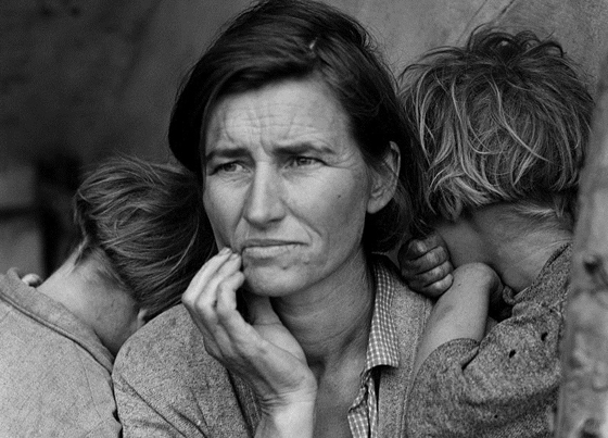 Για τις γυναίκες που κοιτάζουν κατάματα τη ζωή και της κλείνουν το μάτι.