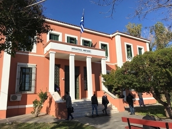 Ο αστυνομικός δήλωσε ότι το κύριο κίνητρο της πρώην συζύγου του ήταν να αποτρέψει την επαφή του με τα παιδιά τους.