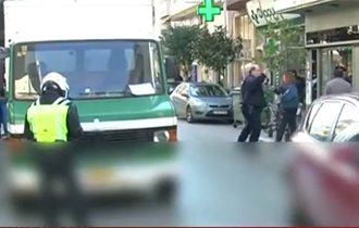  Όλα συνέβησαν λίγο πριν τη 1:00 το μεσημέρι στην οδό 14ης Μαϊου.