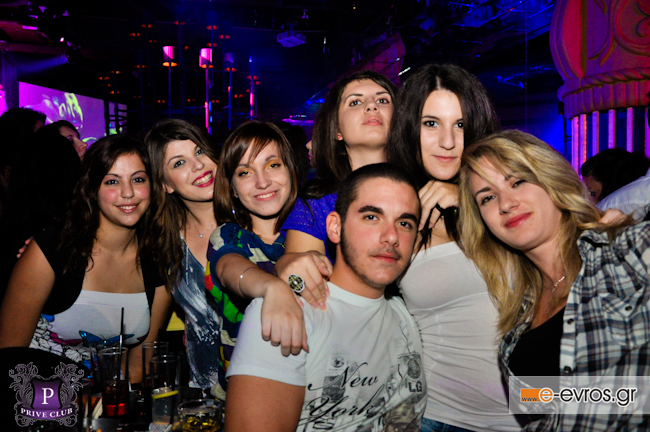 Το αδιαχώρητο στο μεγάλο opening του Prive club την Παρασκευή.