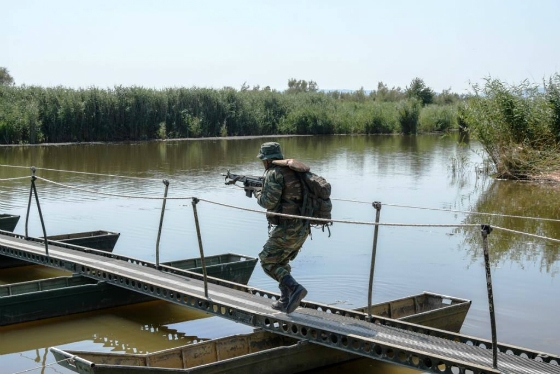 Έβρος: Άσκηση του στρατού βγαλμένη από... πολεμική ταινία (φωτο)