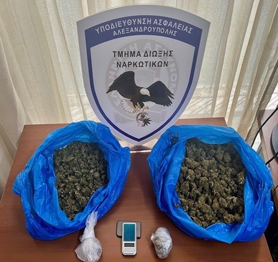 Κατασχέθηκαν -647- γραμμάρια ακατέργαστης κάνναβης, -1- κυνηγετικό όπλο και -1- ηλεκτρονική ζυγαριά ακριβείας.