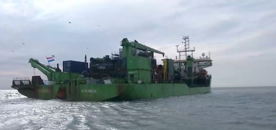 Το βάθος θα φτάσει τα 12 έως 12,5 μέτρα, δηλαδή θα βαθύνει δυο επιπλέον μέτρα και θα μπορεί να εξυπηρετεί μεγαλύτερα πλοία.