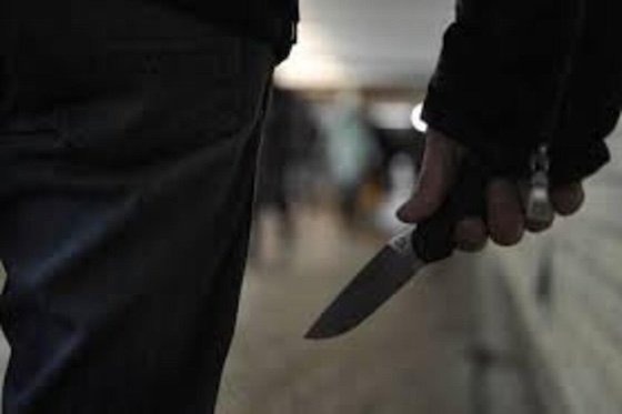Οι δράστες προσέγγισαν το σπίτι του θύματος και με δόλιο τρόπο τον έπεισαν να επιβιβαστεί στο όχημά τους.