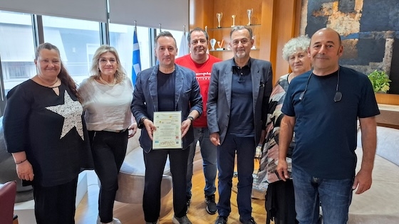 O δήμαρχος Αλεξανδρούπολης Γιάννης Ζαμπούκης, υποδέχτηκε τον Διευθυντή του Σχολείου Δεύτερης Ευκαιρίας Μιχάλη Αναγνωστόπουλο, τον καθηγητή περιβαλλοντικού γραμματισμού και συντονιστή της ομάδας, Γεώργ