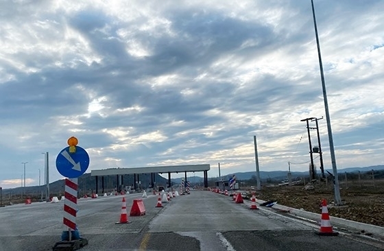 Η αιφνιδιαστική αυτή κατάργηση της ατέλειας έρχεται να προσθέσει ένα ακόμα βάρος στην πλάτη των τοπικών παραγωγών και των οδηγών επαγγελματικών.
