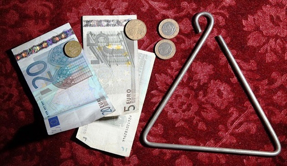 "Μακρύ χέρι" είχαν δύο ανήλικες στην Καβάλα που έλεγαν τα κάλαντα