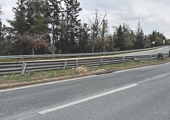 Το επαρχιακό οδικό δίκτυο – ελέω πόρων – έμεινε ανοχύρωτο και... χρόνια πίσω.