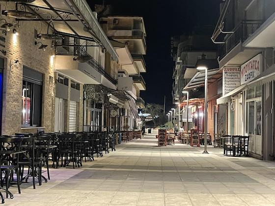 Ο πεζόδρομος της Κουντουριώτη την νύχτα! (φωτ: Ναϊτίδης Γιάννης)