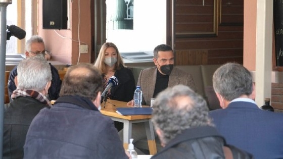 "Με ψέματα και κοροϊδίες δεν αντιμετωπίζεται η ακρίβεια" δήλωσε ο Αλ. Τσίπρας στη συνάντησή του με αγρότες και κτηνοτρόφους στις Φέρες.