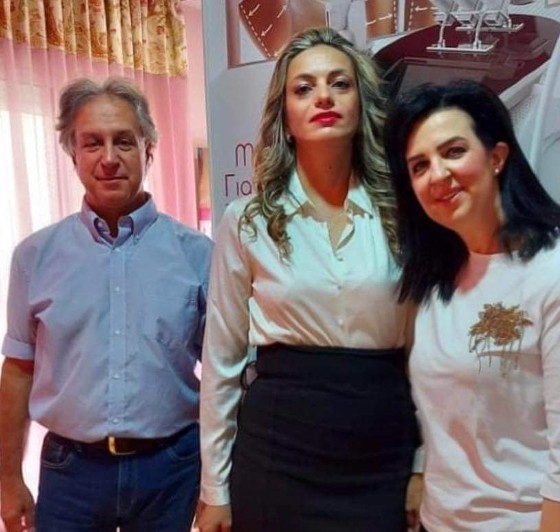 Ο Νίκος Σκλαβούνος ιδρυτικό στέλεχος της εταιρείας Anagenessis, η επιστημονική συνεργάτιδα της εταιρείας κ. Δανάη Μπουκουβάλα μαζί με την Μαρίνα Γιαννούδη.