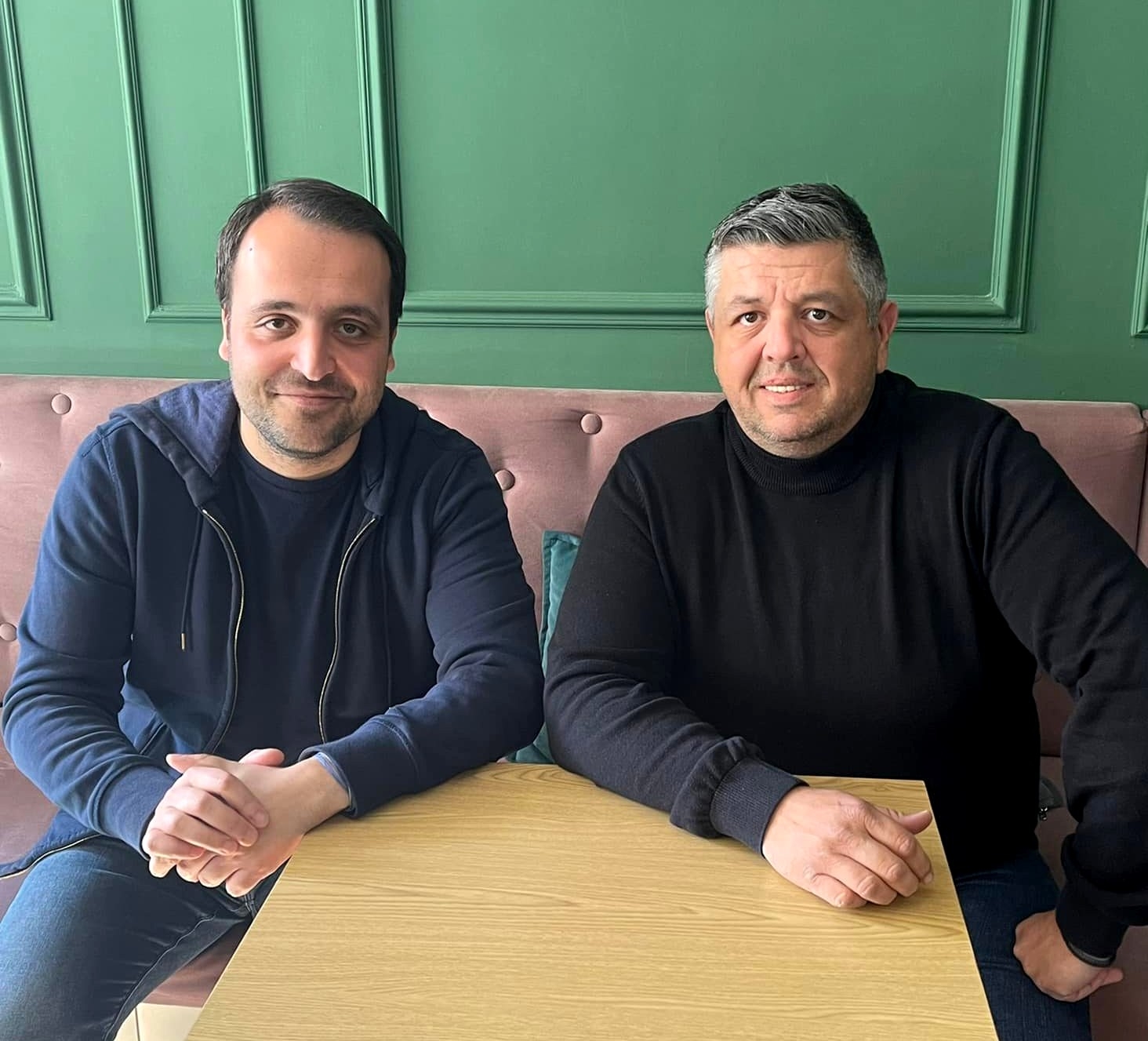 Ο Πρόεδρος της Πανελλήνιας Ομοσπονδίας Θρακικών Σωματείων, Άρης Χρυσόπουλος με τον Χρήστο Δερμεντζόπουλο.