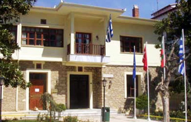 Τέθηκε σε αργία.