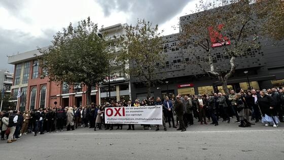 Έλευθεροι επαγγελματίες, έμποροι και επιστήμονες βρέθηκαν σήμερα στη συγκέντρωση διαμαρτυρίας στο κέντρο της Αλεξανδρούπολης.