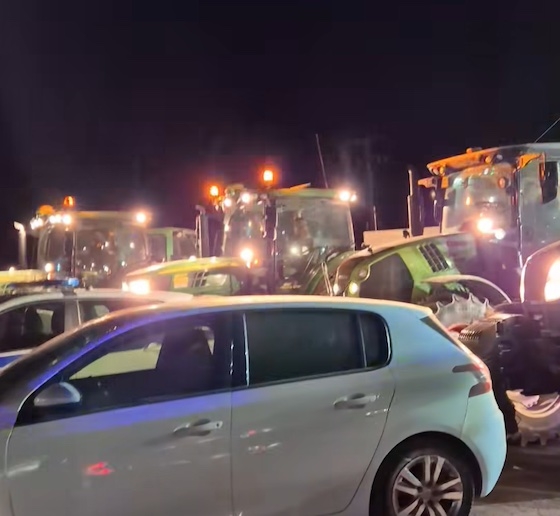 Συμβολικός αποκλεισμός του Τελωνείου Κήπων από αγρότες του Έβρου.