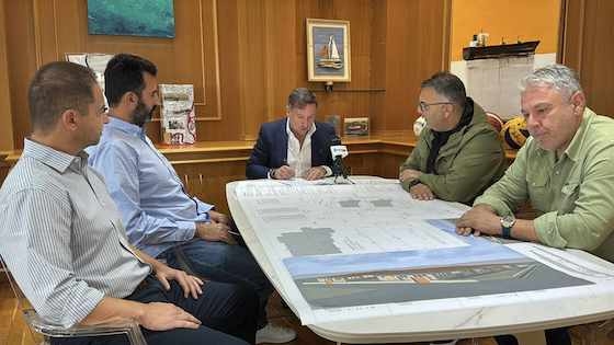 Υπεγράφη σήμερα το πρωί της Τρίτης 21 Οκτωβρίου στο γραφείο του Δημάρχου Αλεξανδρούπολης Γιάννη Ζαμπούκη η σύμβαση για την υλοποίηση του έργου ανέγερσης δύο νέων νηπιαγωγείων.