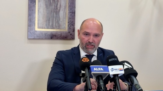 O κύριος Παπαδάκης ανέφερε πως η κατάσταση είναι πιο σοβαρή από ότι ο ίδιος πίστευε και έκανε λόγο για "κατάληψη της Αλεξανδρούπολης από Τούρκους που μιλάνε για Γαλάζιες Πατρίδες και τουρκική μει