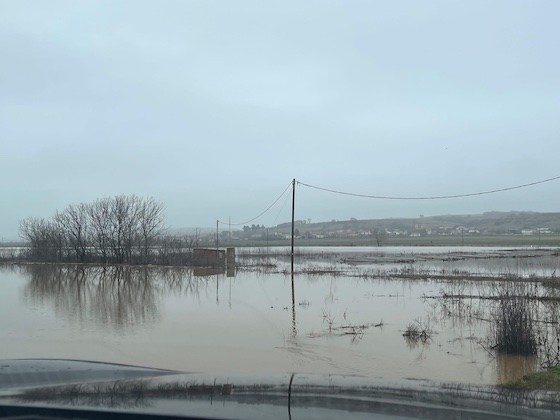 Οι αρχές παραμένουν σε πλήρη ετοιμότητα και ζητούν από τους πολίτες να παρακολουθούν στενά τις επίσημες ανακοινώσεις του Δήμου.
