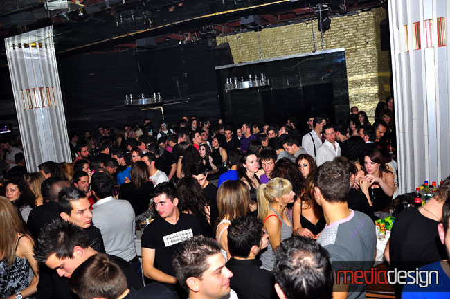 Σάββατο βράδυ στο Prive Club με το θερμόμετρο στα ύψη.