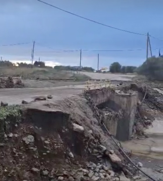 Το μεγαλύτερο πρόβλημα εντοπίζεται στο παραλιακό μέτωπο των Δικέλλων αλλά και μέσα στον οικισμό.