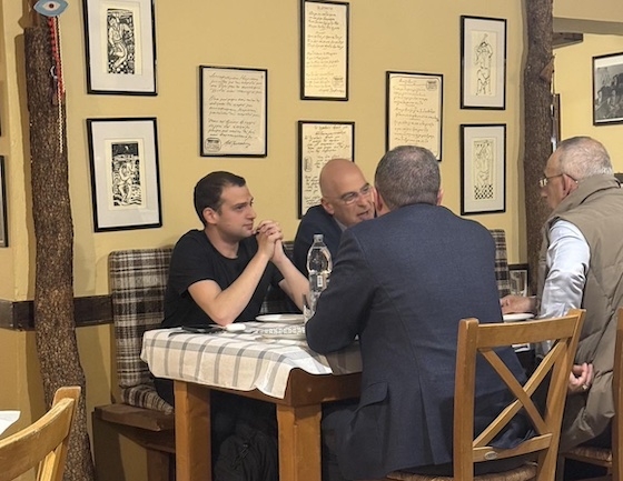 Σε μια ανεπίσημη και χαμηλών τόνων επίσκεψη βρέθηκε το τελευταίο 24ωρο στην Αλεξανδρούπολη ο Υπουργός Εθνικής Άμυνας, Νίκος Δένδιας.